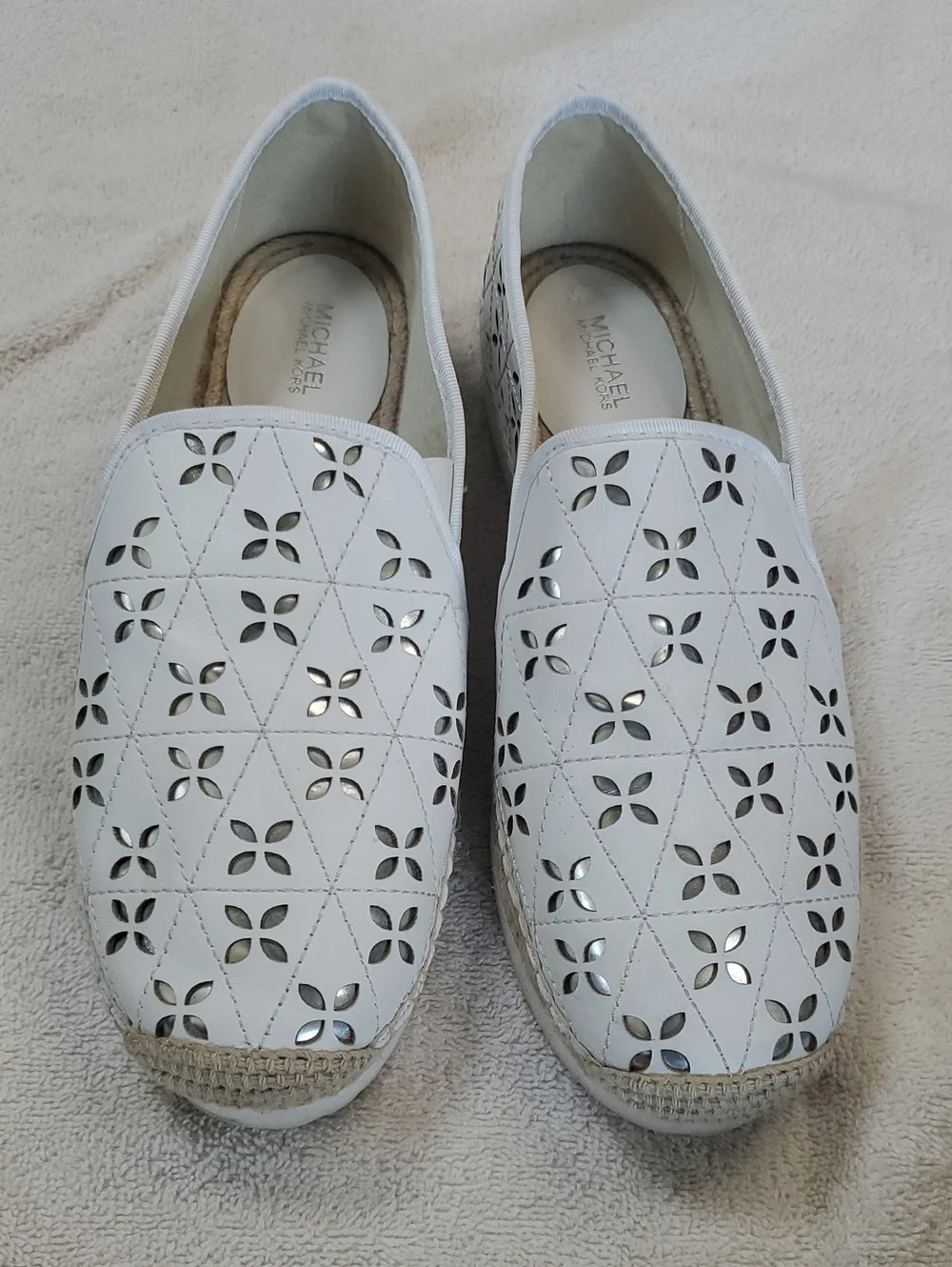 Michael Kors Womens Keaton Slip Ons. Silver Cutout Details. Size 9